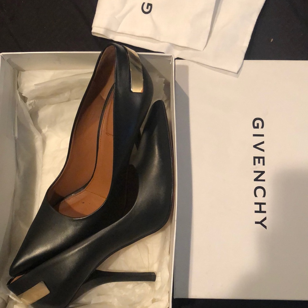Givenchy pumps